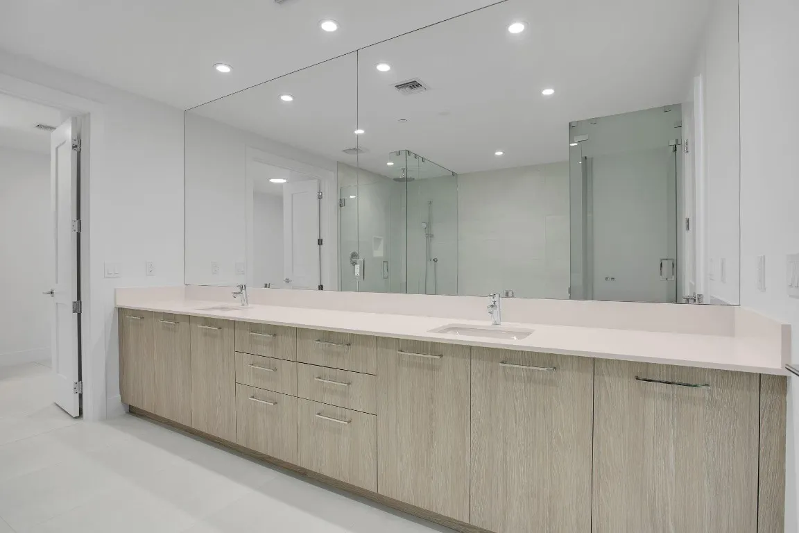Owner’s Suite Bathroom Vanity