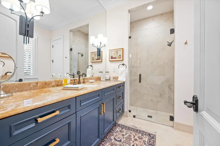 Guest Bathroom 2