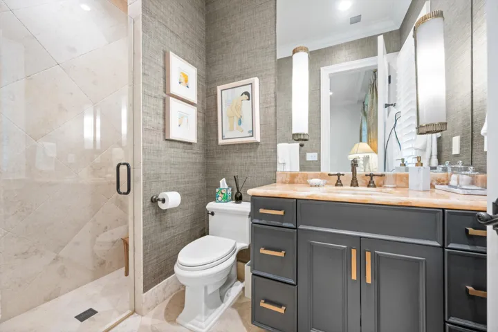 Guest Bathroom 4