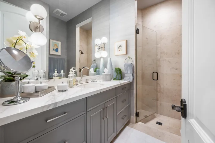 Guest Bathroom 3