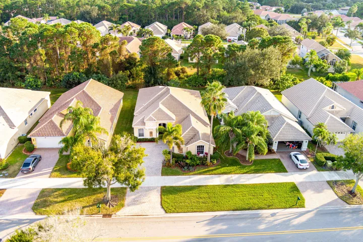 50-web-or-mls-665-sw-lake-charles-cir