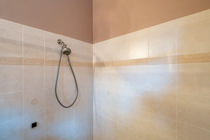 36-web-or-mls-665-sw-lake-charles-cir