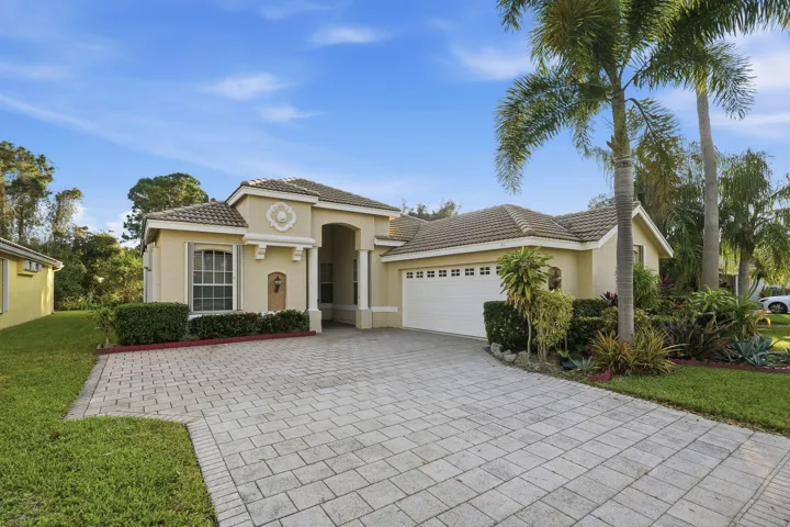 5-web-or-mls-665-sw-lake-charles-cir