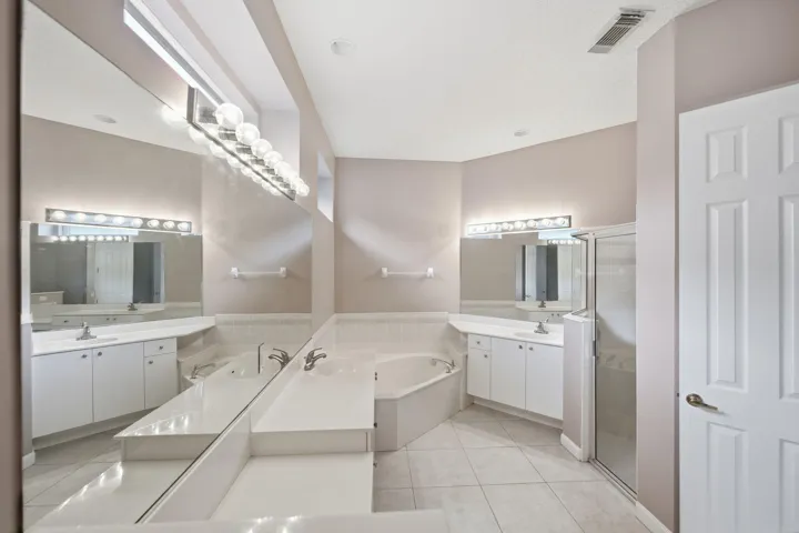 32-web-or-mls-665-sw-lake-charles-cir