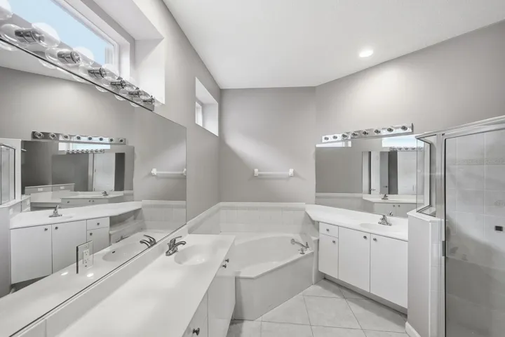 31-web-or-mls-665-sw-lake-charles-cir