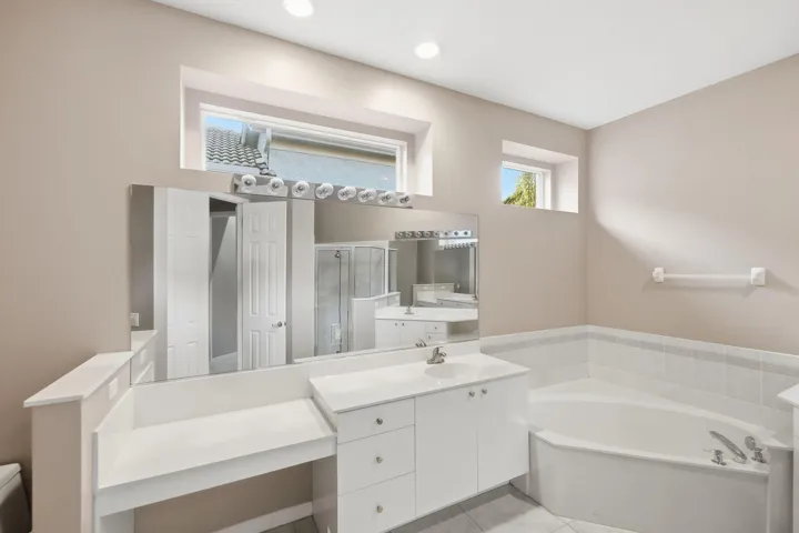 30-web-or-mls-665-sw-lake-charles-cir