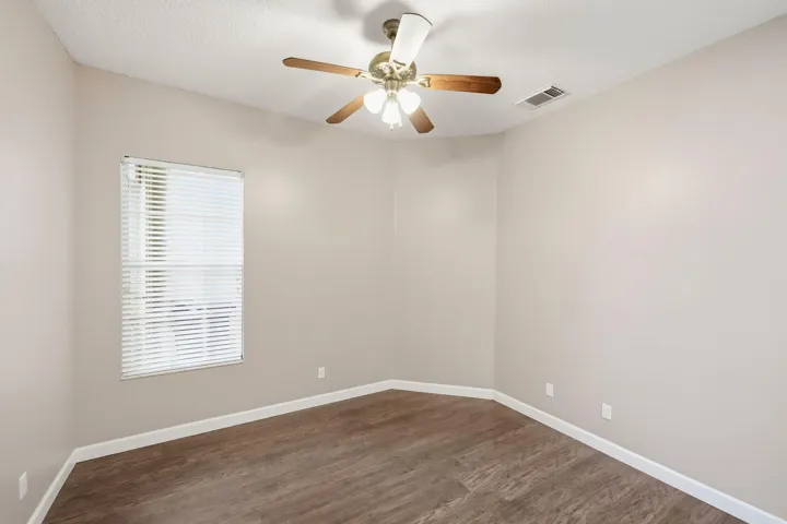 25-web-or-mls-665-sw-lake-charles-cir