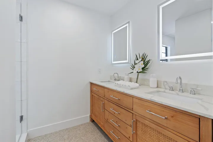 Upstairs Second Primary Bathroom