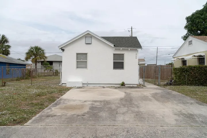 Closer View/ Crawl space bottom left