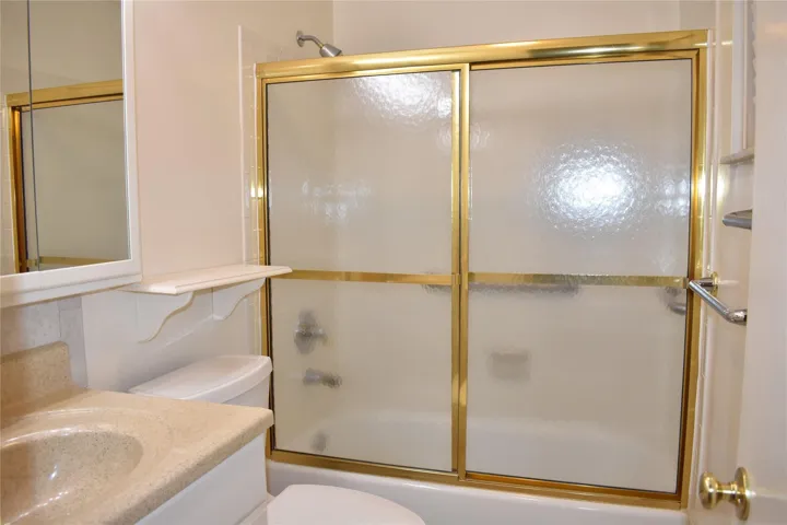 En Suite Bath with Tub/Shower