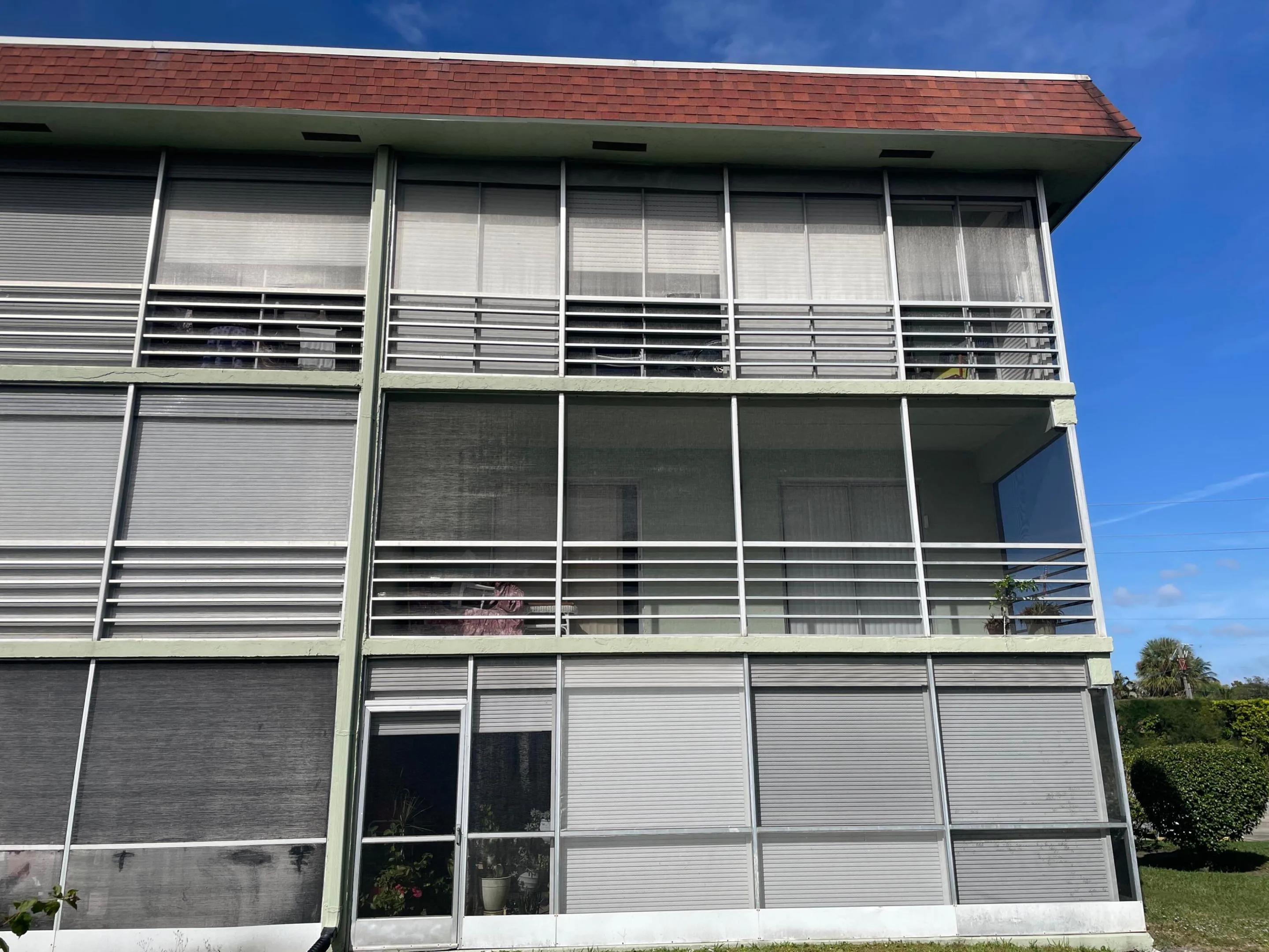 Screened balcony in rear