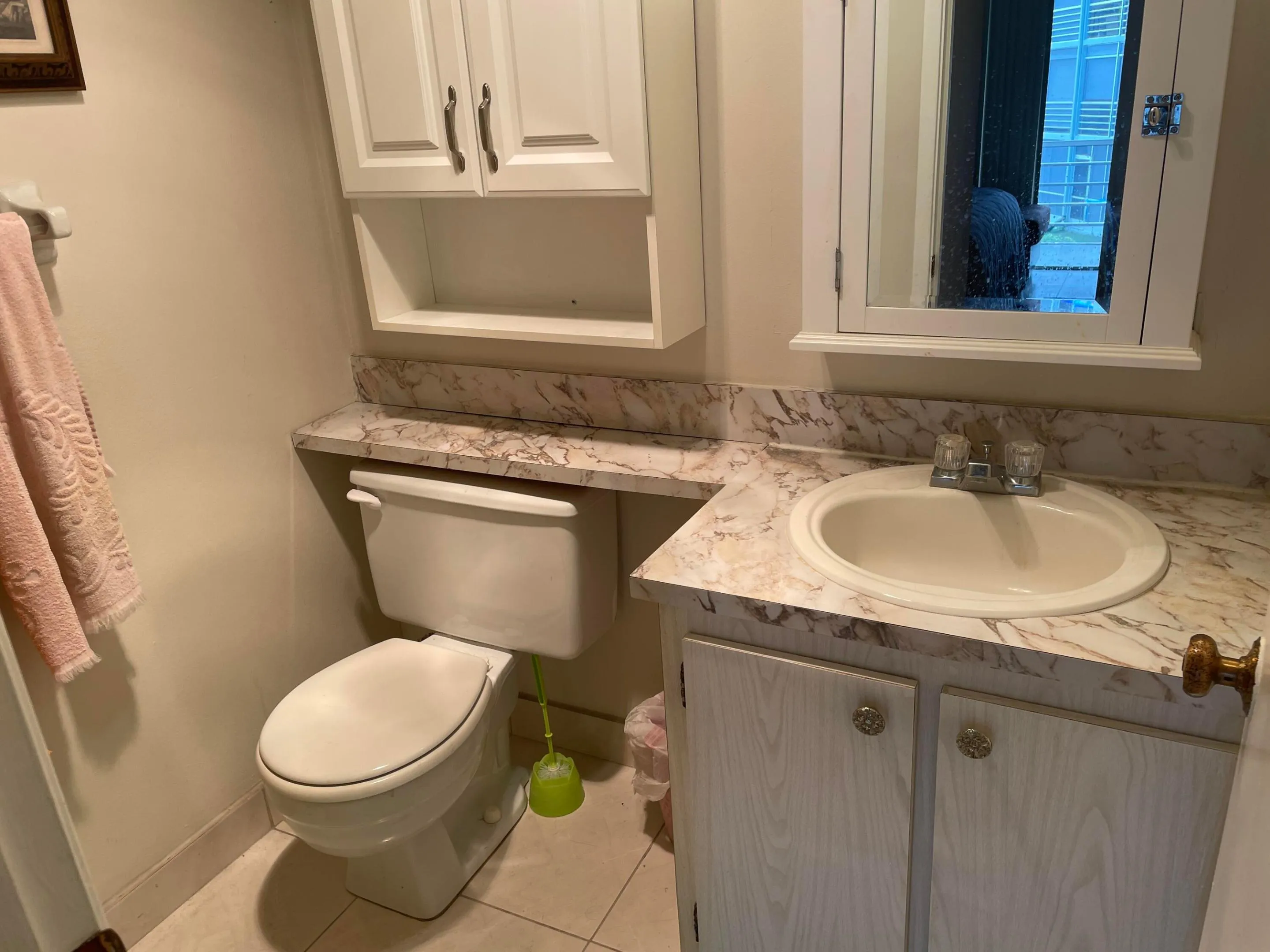 Full bathroom in main bedroom