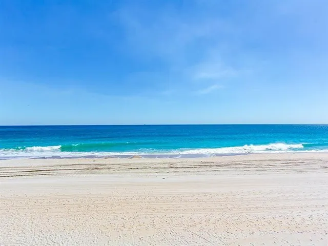 Steps to beautiful Fort Lauderdale Beach!