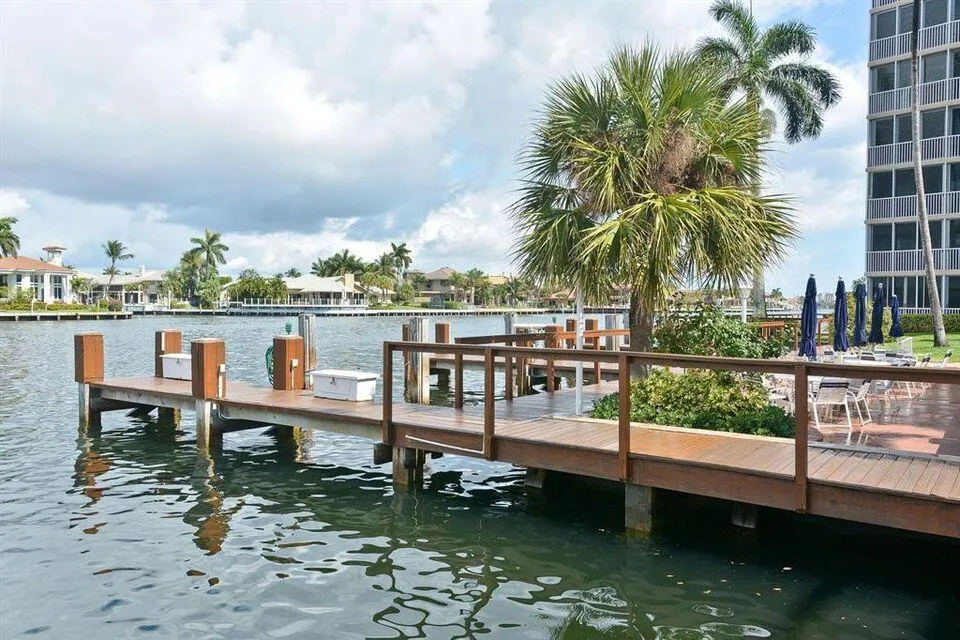 Dockage to 30'