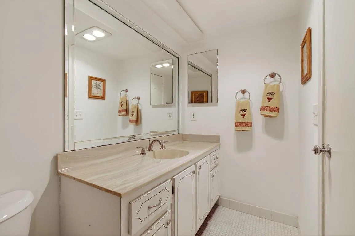 1/2 Bath