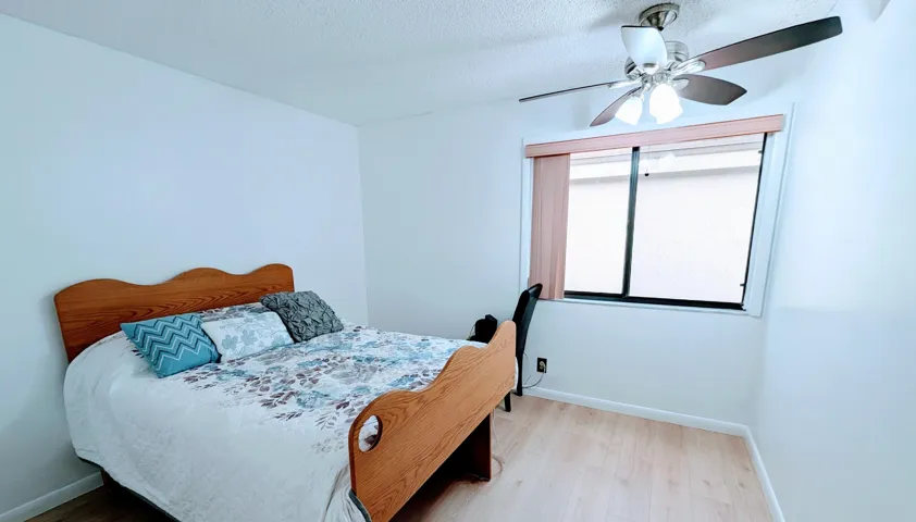 PXL_20251129_214139286.MP~2