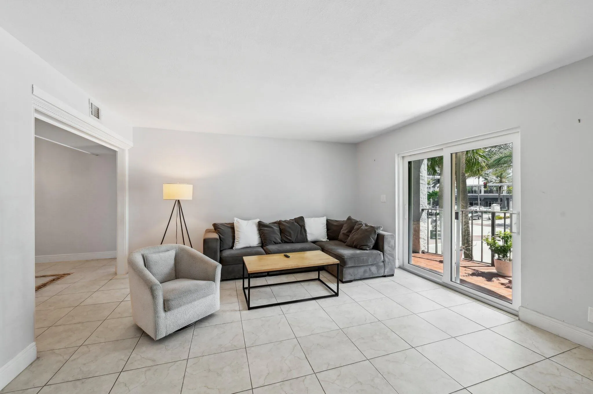 3-web-or-mls-N Ocean Blvd 215-1604-001
