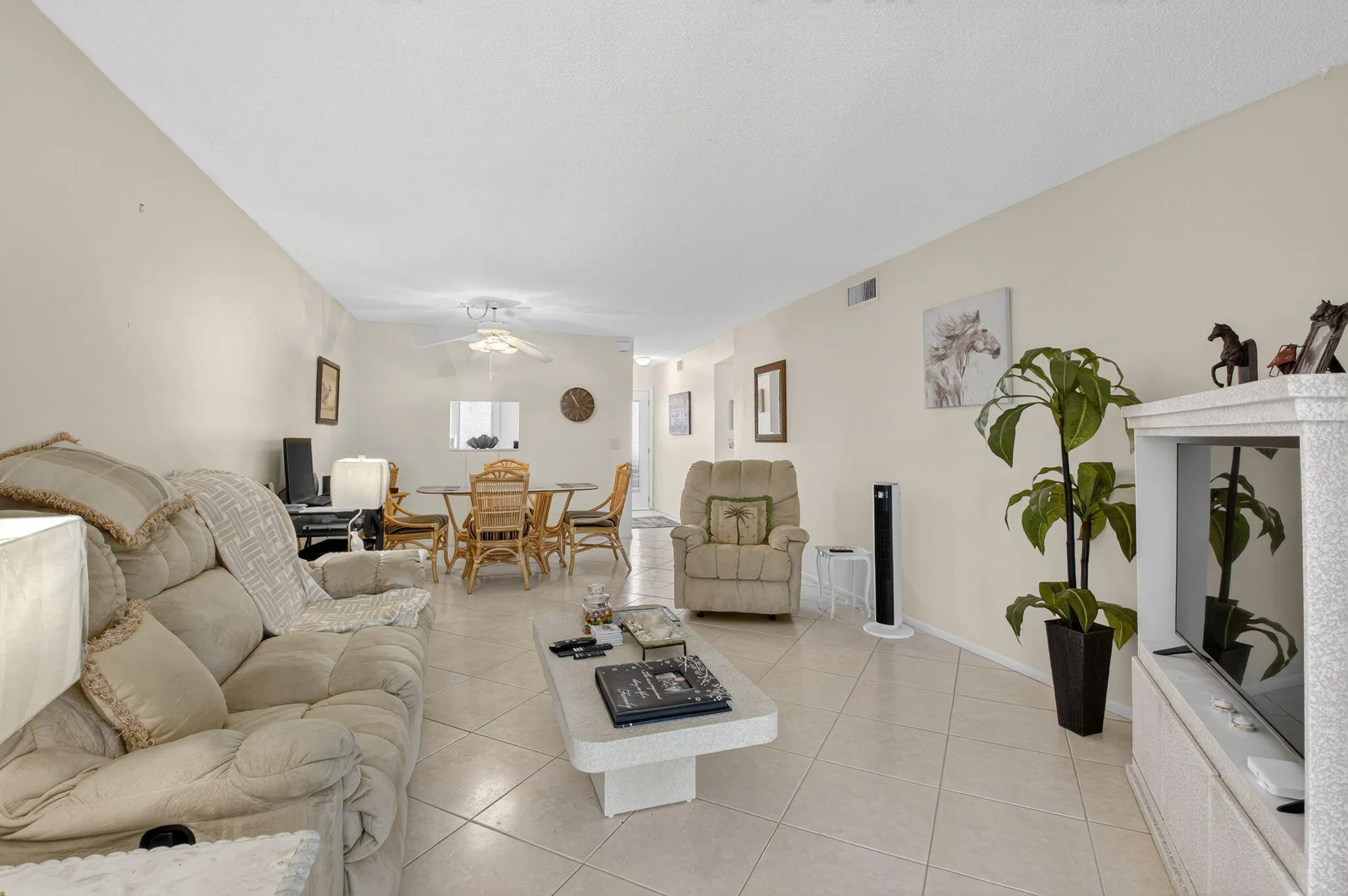 Living Room - TV does not convey