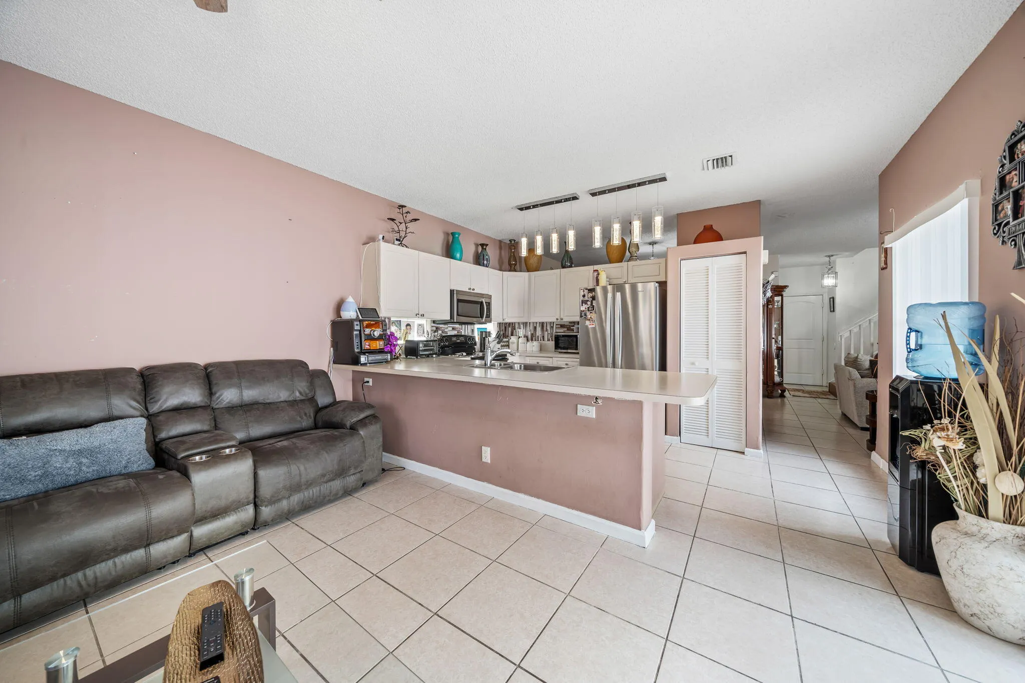 breakfast bar and kitchen view