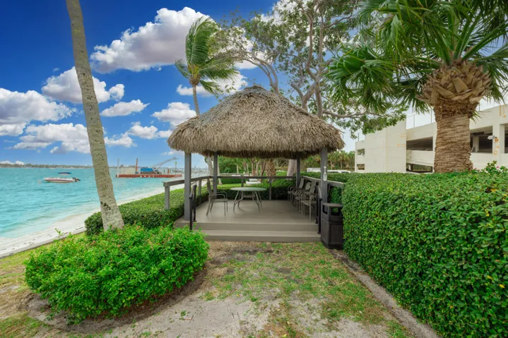 Tiki bar