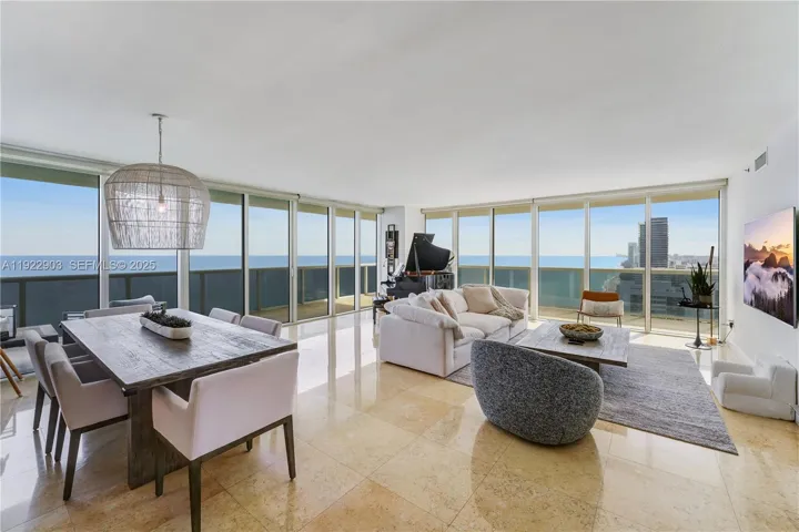 Corner unit with direct ocean views facing South East