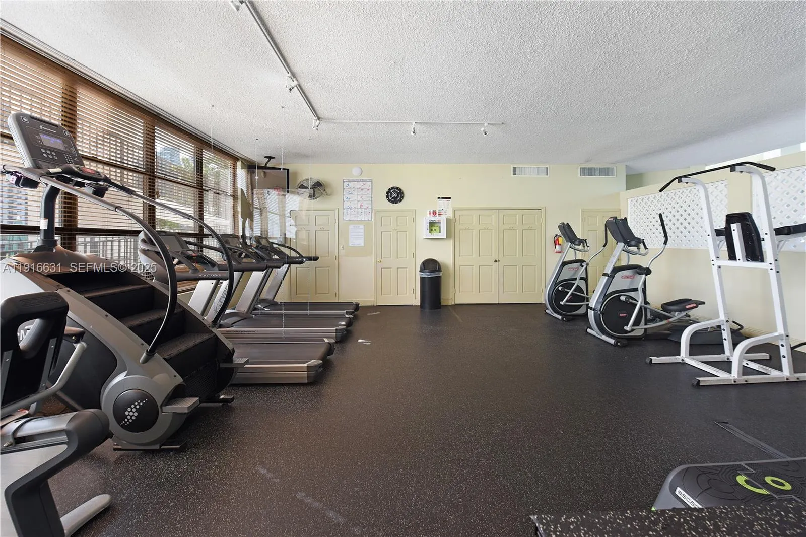 Photo 33