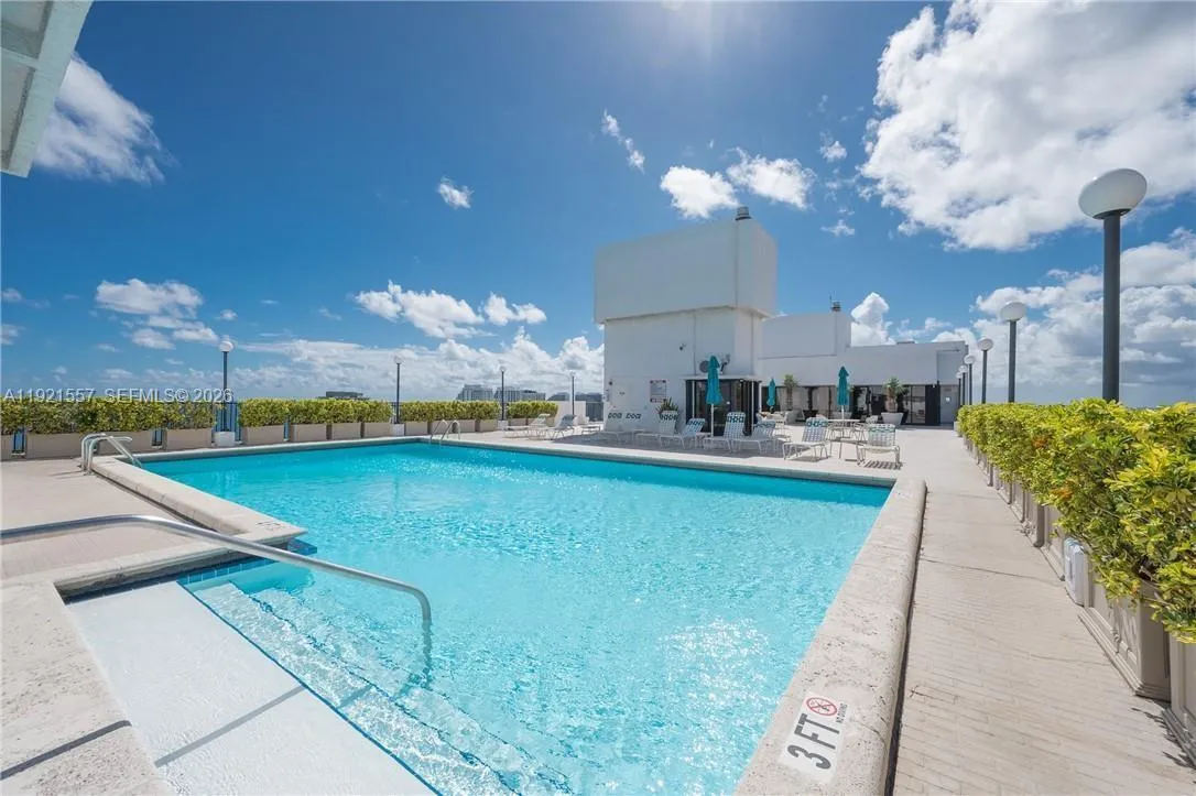 Roof top pool