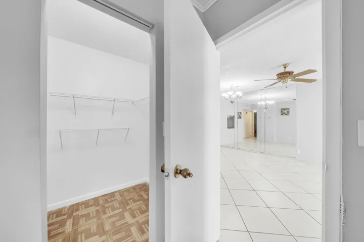 5 Primary Bedroom (5)