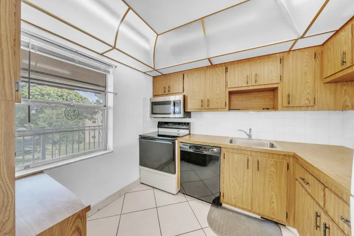 13 Kitchen (3)