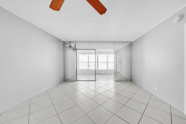 4 Living Area (2)_1