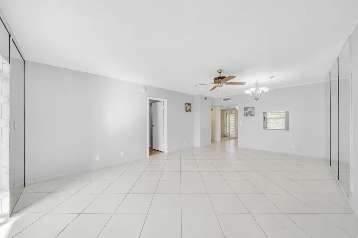 8 Living Area (2)
