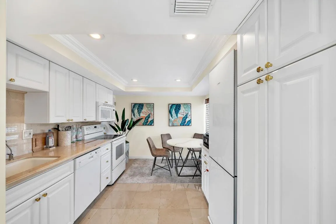 11 Kitchen (1)