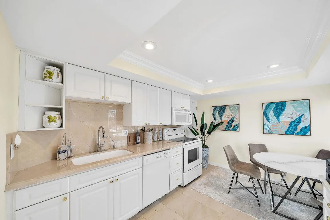 11 Kitchen (2)