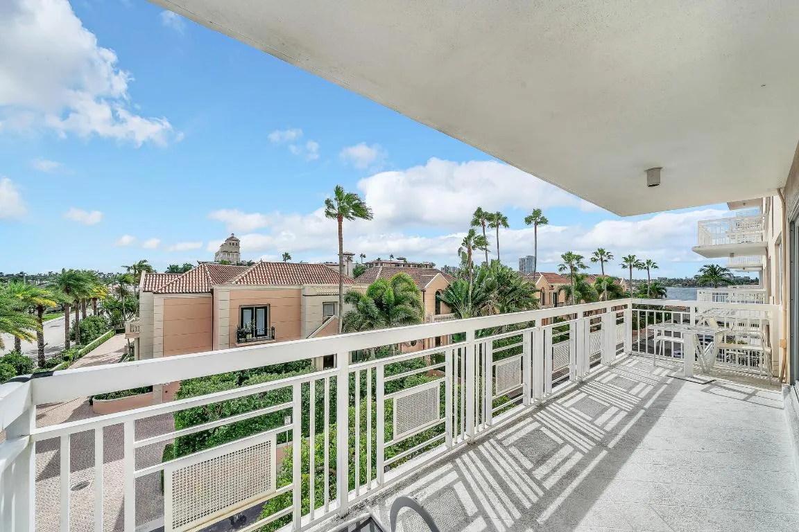 8 Balcony (4)
