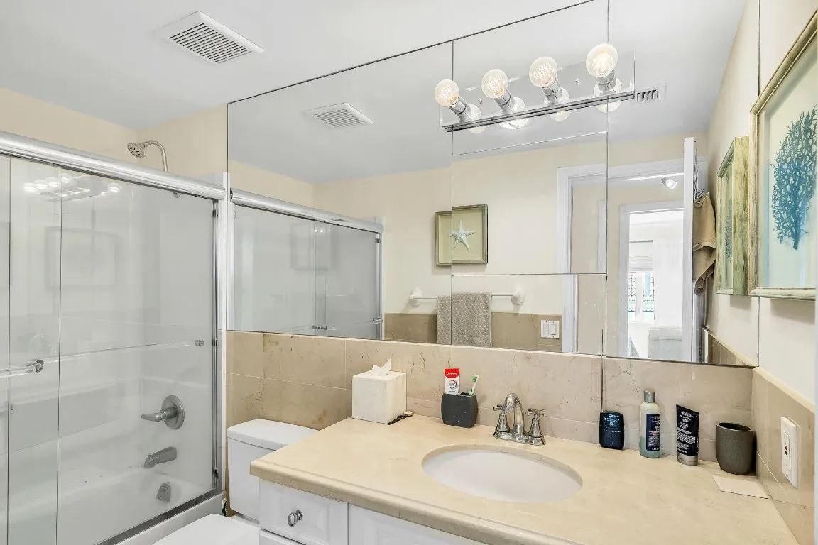 17 Primary Bathroom (2)