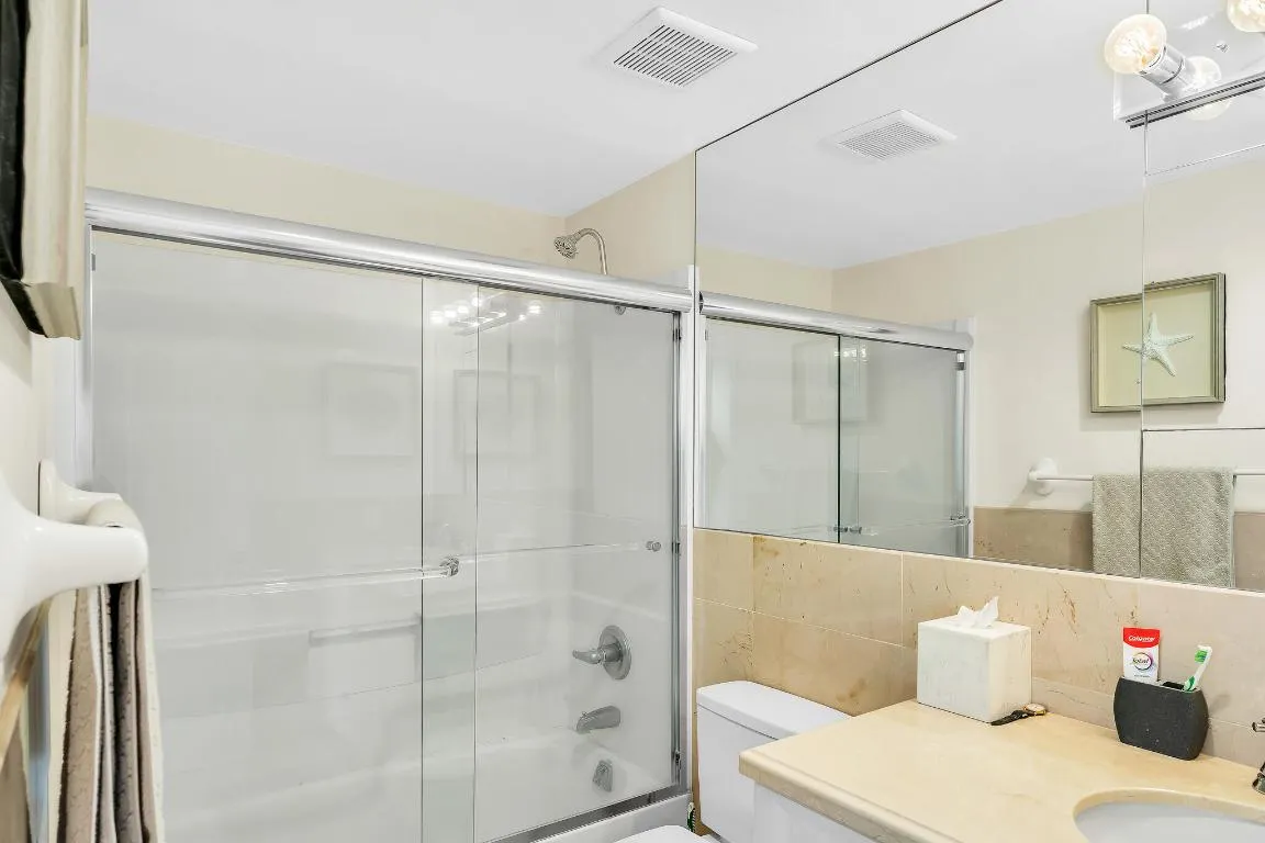 17 Primary Bathroom (3)