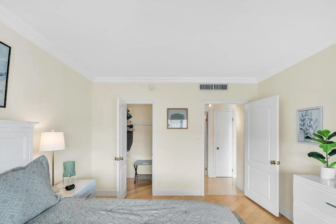 16 Primary Bedroom (6)