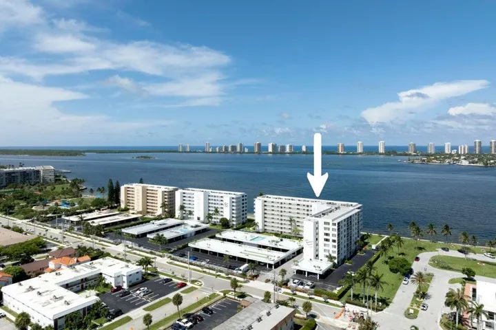 301 Lake Shore