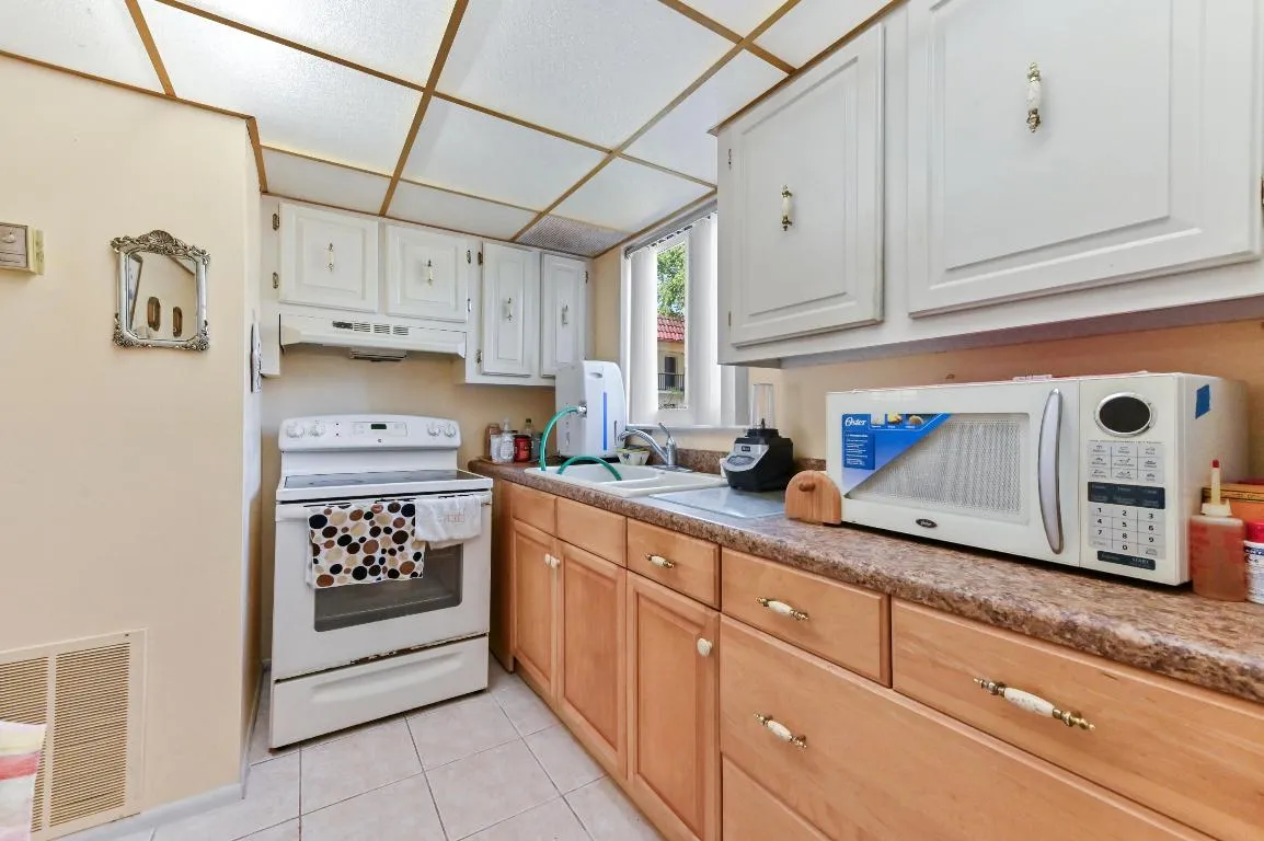 08 kitchen 02