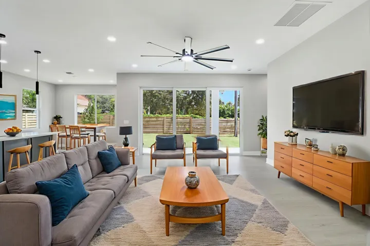 House3-43_-_Living_Room_-_Modern_-_2