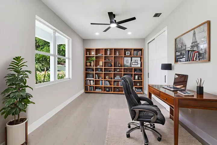 House3-28_-_Home_Office_-_Modern_-_1