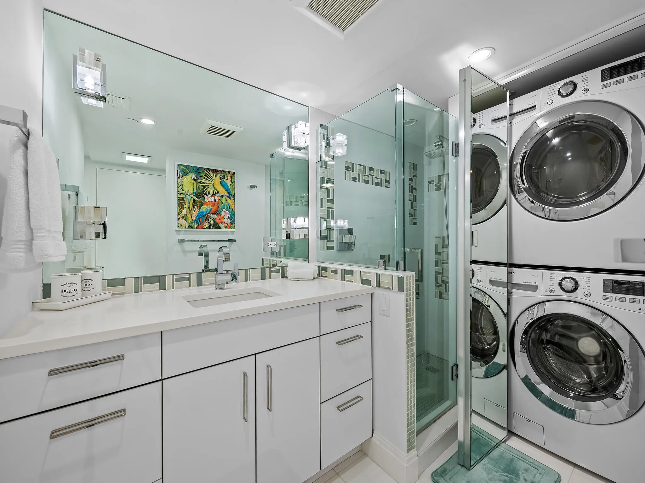 Washer/dryer in 3rd bathroom