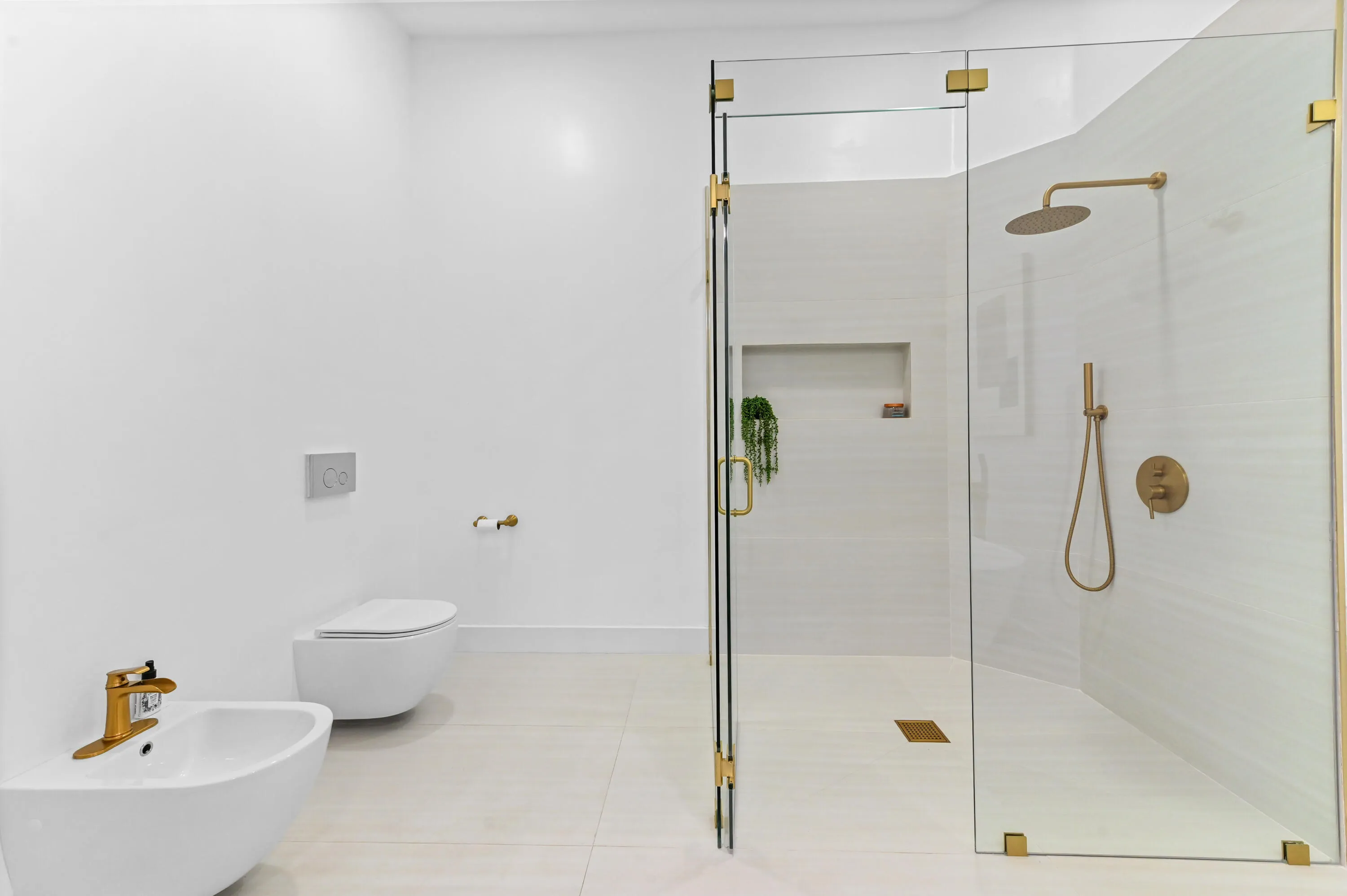 30 Bathroom 02