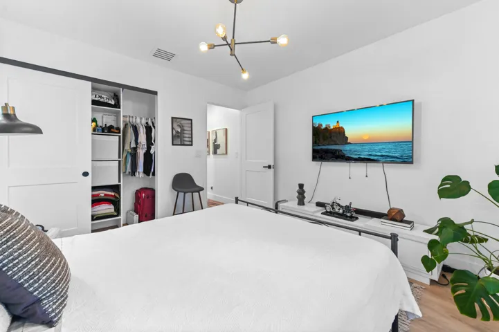 27 Bedroom 03