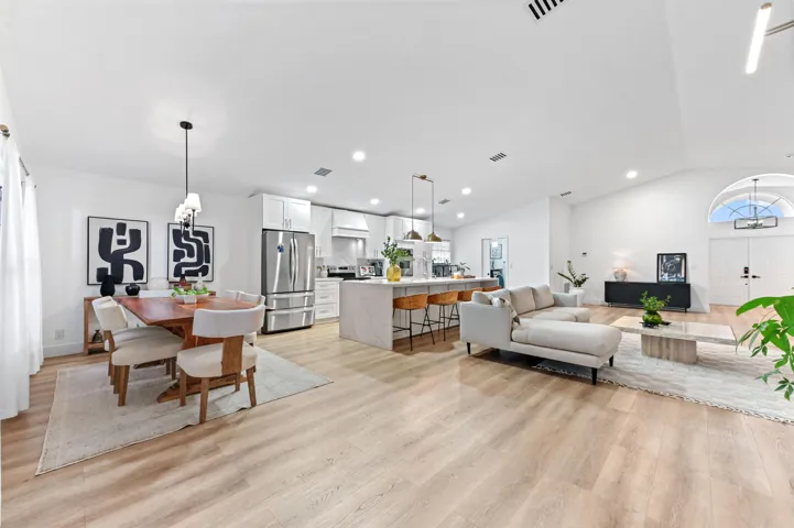 13 Diningroom 01