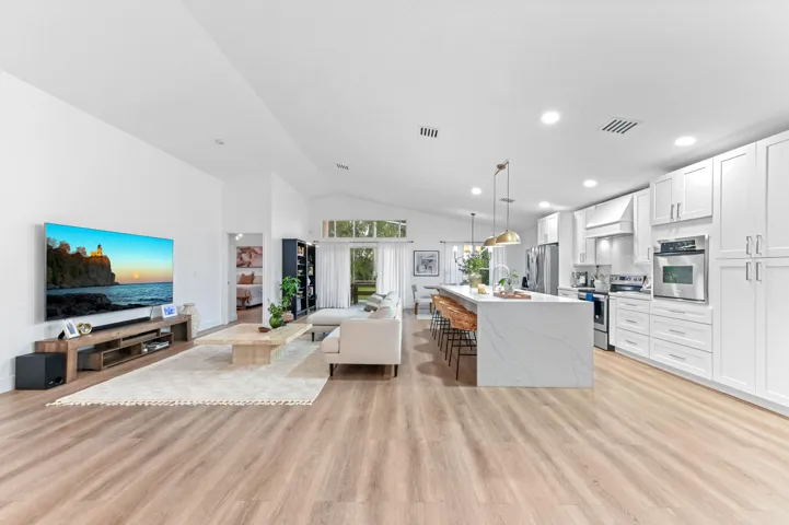 08 Livingroom 02