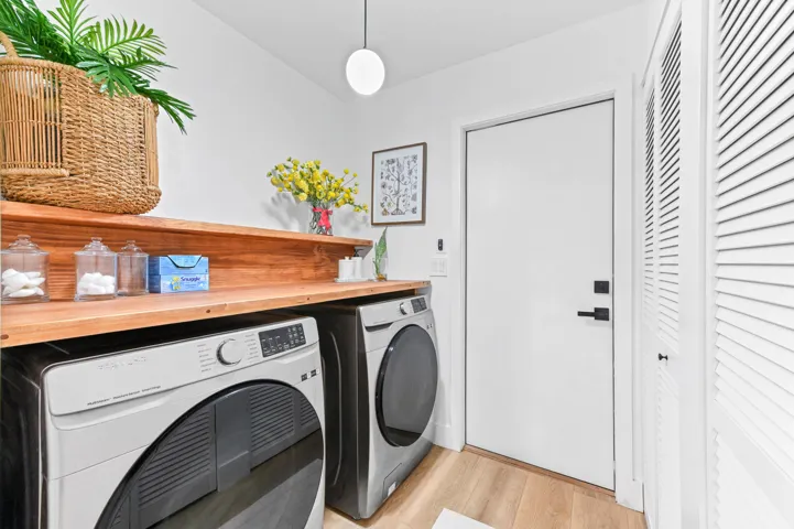 19 Laundryroom 01