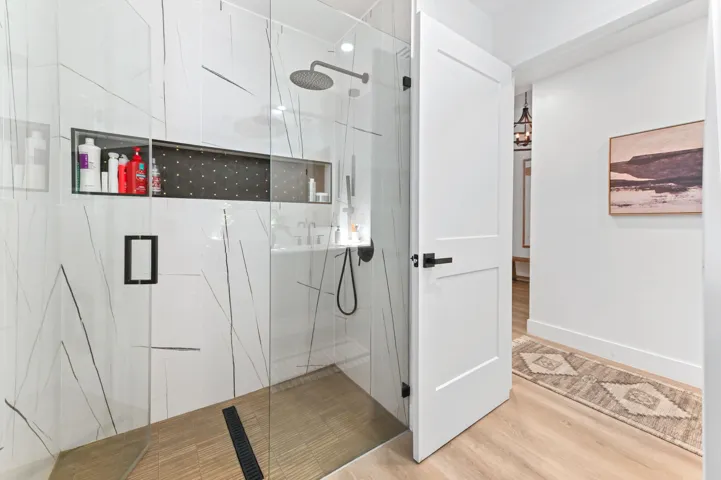 24 Bathroom 03
