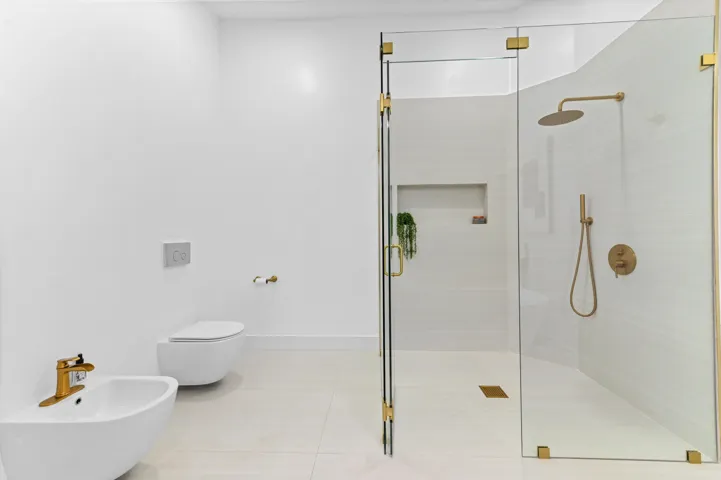 31 Bathroom 03