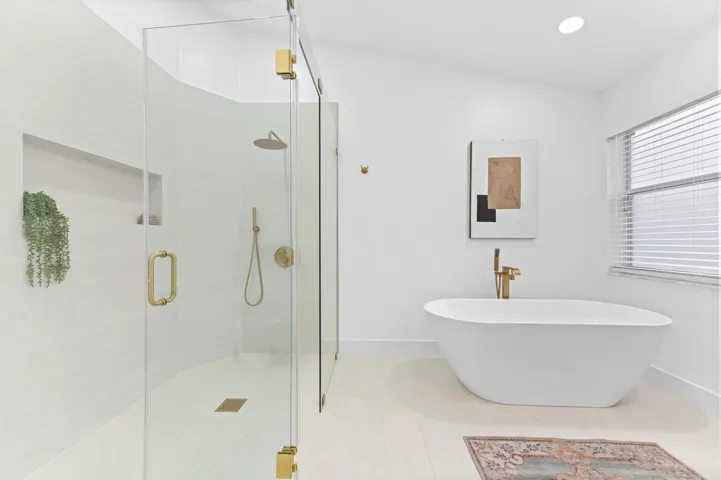 30 Bathroom 02